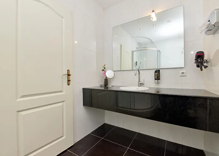 מלון Mosintos Roemischer Kaiser ברנקסטל - קיס